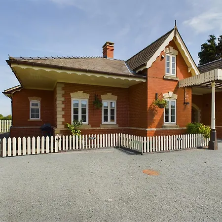 The Waiting Room, Stoke Edith Station, Tarrington Hereford Exterior foto