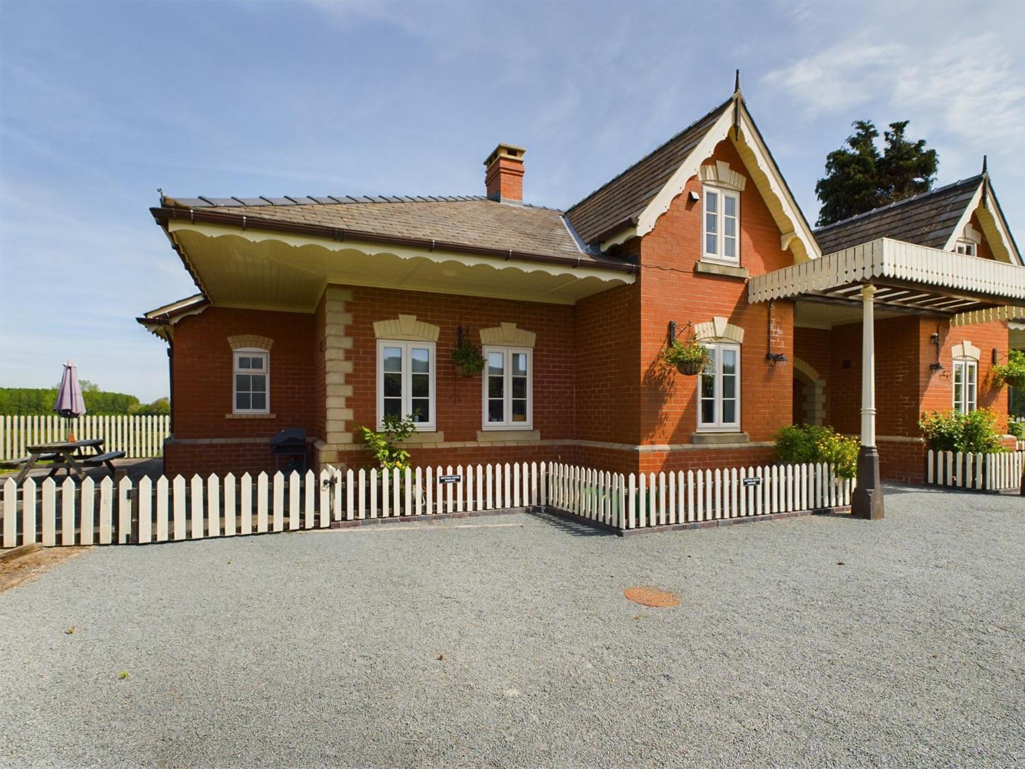 The Waiting Room, Stoke Edith Station, Tarrington Holiday home